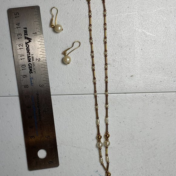 15" Pearl and gold beaded necklace and matching drop earrings - Picture 4 of 10